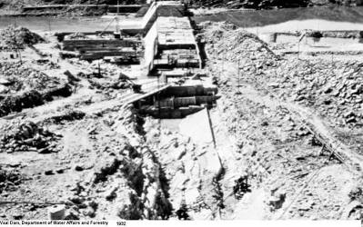 Vaal Dam wall under construction, 1932